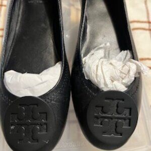 Iconic NWOT Tory Burch Black Leather Soft Flats Never Worn Size 7 1/2 Medium